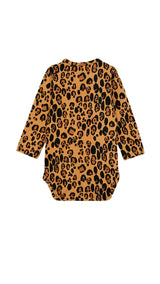 This Mini Rodini chic leopard print bodysuit is crafted from soft TENCEL Lyocell making it the most breathable baby clothing online at MiliMilu Lifestyle.