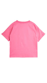 Mini Rodini T-shirt in pink for kids is crafted from 100% GOTS-certified organic cotton and is very breathable and lightweight for hot and humid weather.