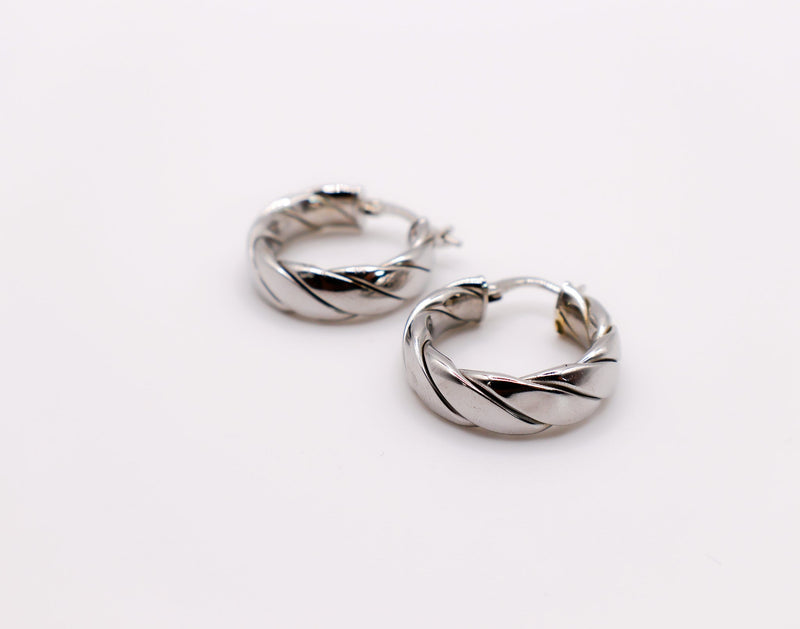 Italian Twisted Texture Silver Hoop Earrings – Elegant Women’s Jewelry