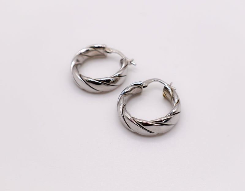 Italian Twisted Texture Silver Hoop Earrings – Elegant Women’s Jewelry