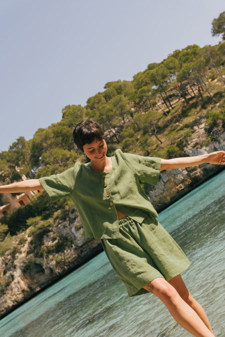 Betty classic linen shorts in Matcha Green