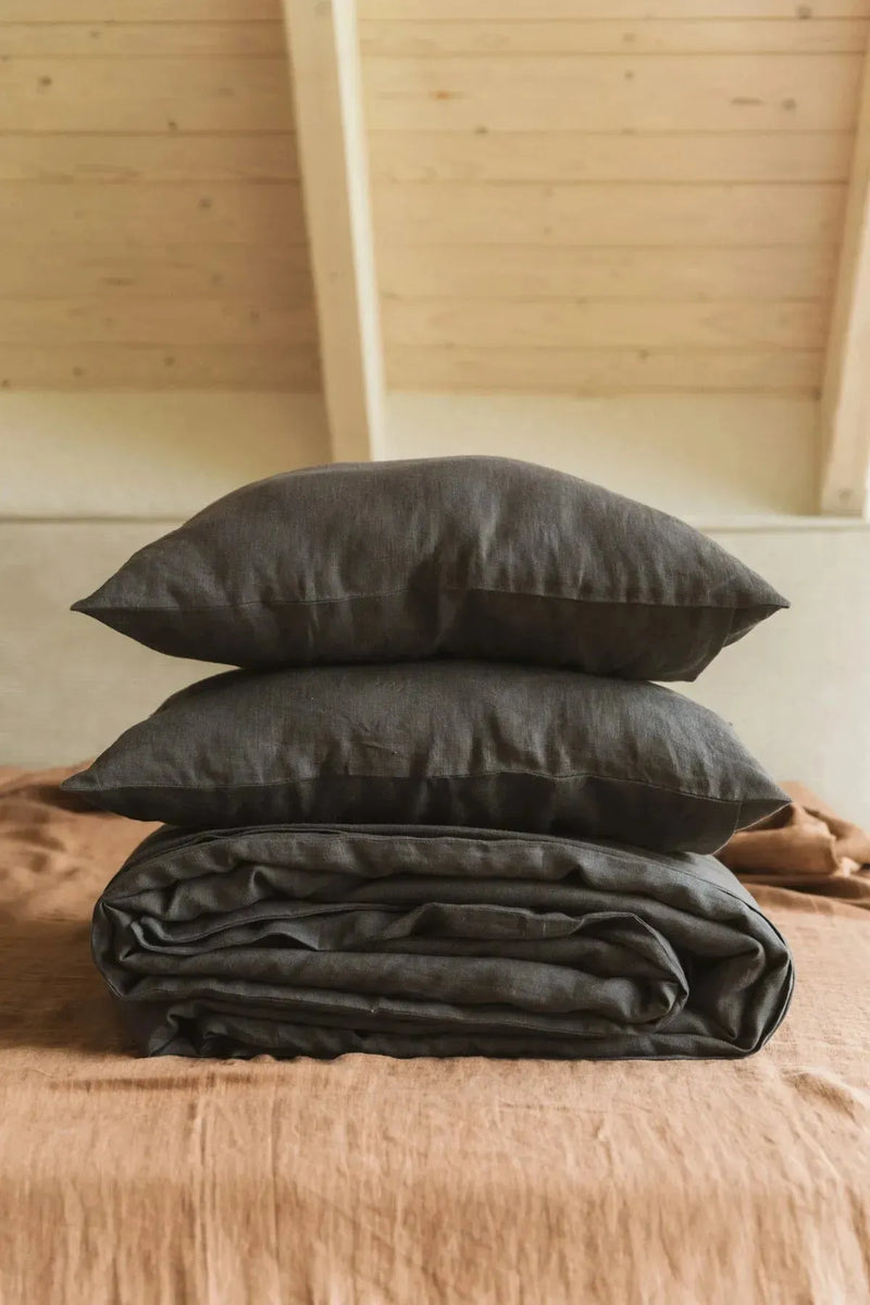 Linen bedding set in Charcoal