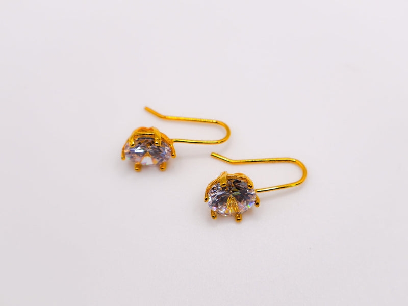 Elegant Golden Sparkle Drops – Luxurious Gold-Plated Earrings