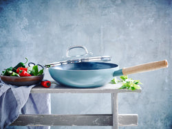 Mayflower 天藍色陶瓷易潔炒鍋連蓋 28cm/3.7L